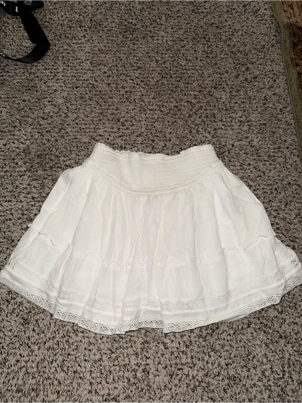 Hollister White Tiered Lace-Trim Mini Skirt with Shorts Underneath⭐️ Size Small - Picture 1 of 4